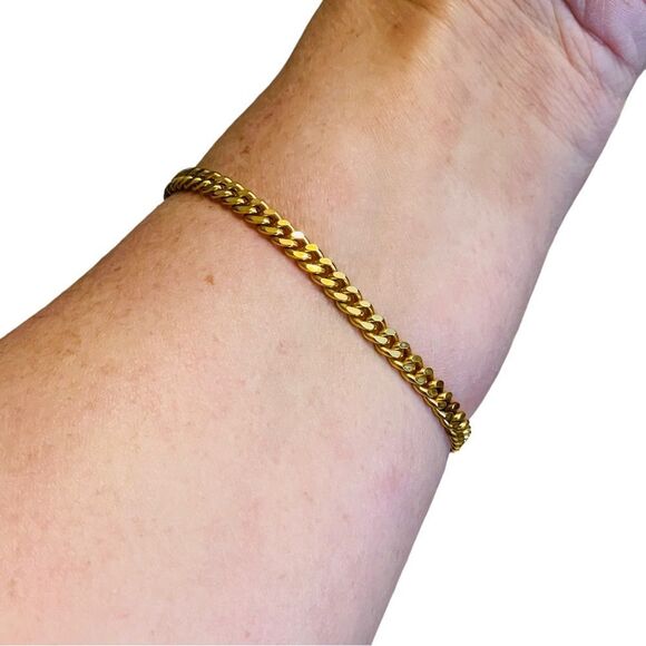 10/$25🦋 Gold Angel Charm Bracelet - Picture 12 of 15